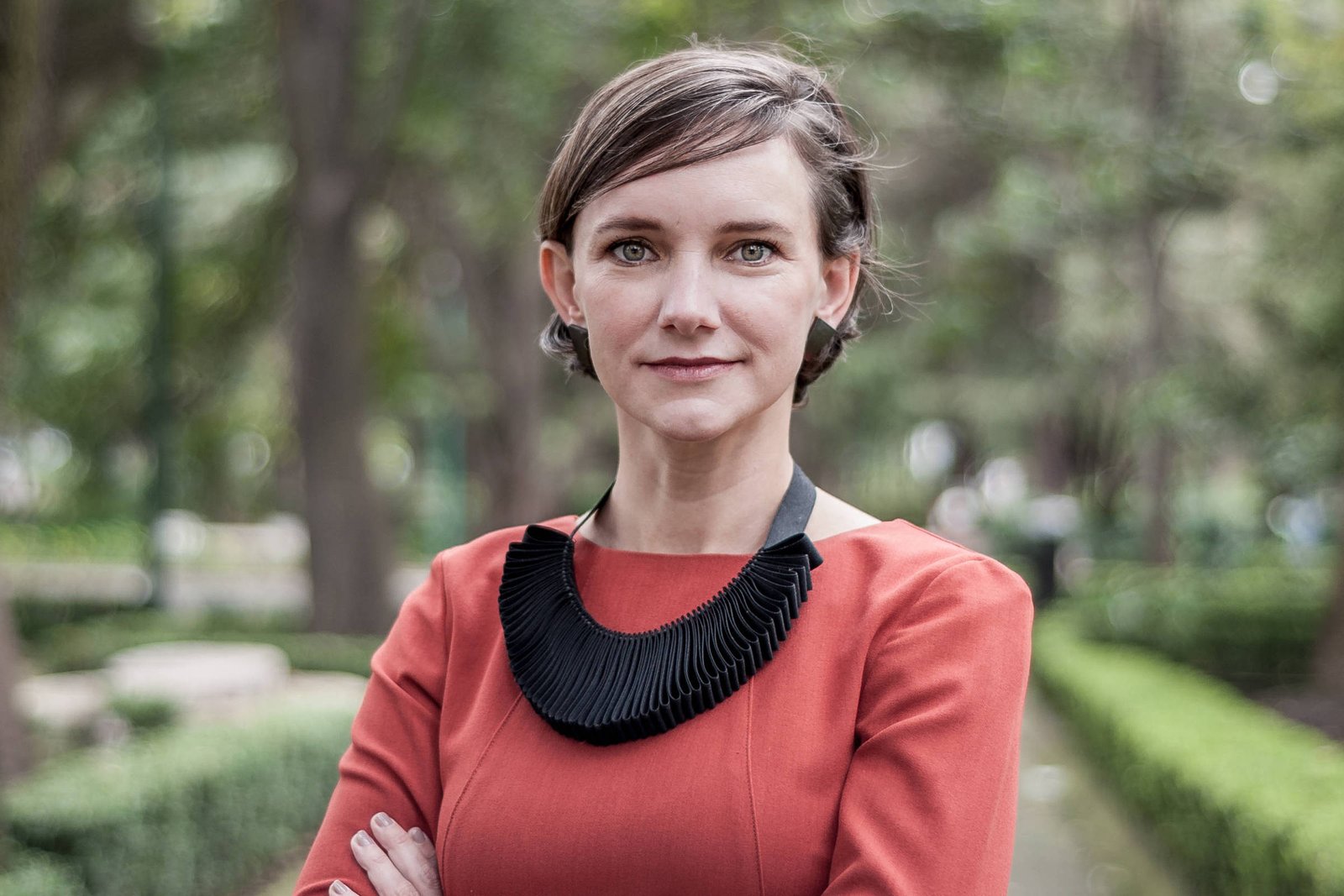 Ex-subsecretária de Defesa dos EUA analisa ações de Trump em apoio a Bolsonaro