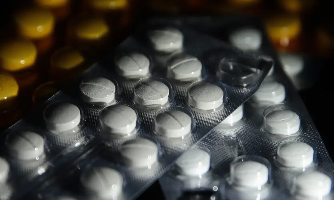 Falta de medicamentos de alto custo no SUS afeta milhares de pacientes em todo o Brasil