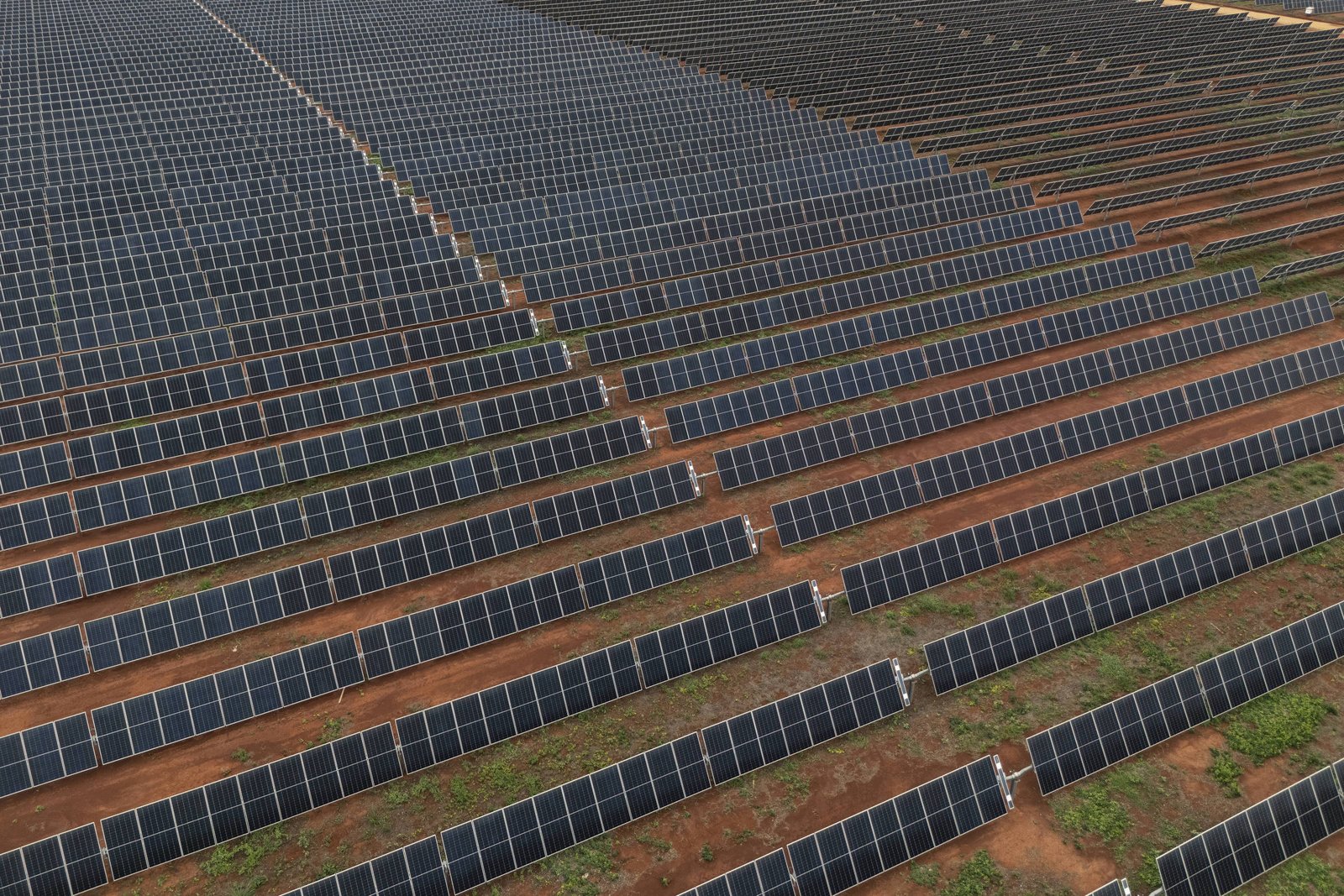 Corte inédito de energia destaca a urgência em investir em baterias no Brasil