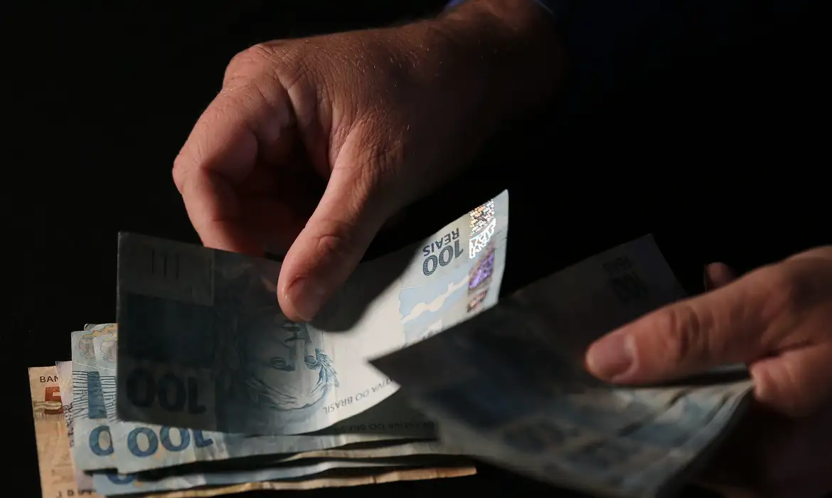 Brasileiros retiram R$ 482,8 milhões em valores esquecidos nos bancos em abril