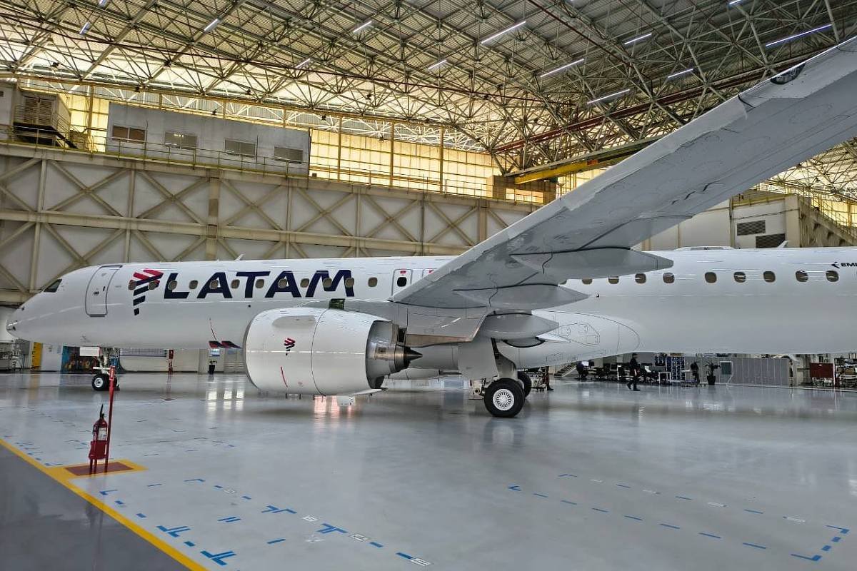 Embraer entrega primeiro dos 24 aviões encomendados pela Latam em contrato de US$ 2,1 bilhões