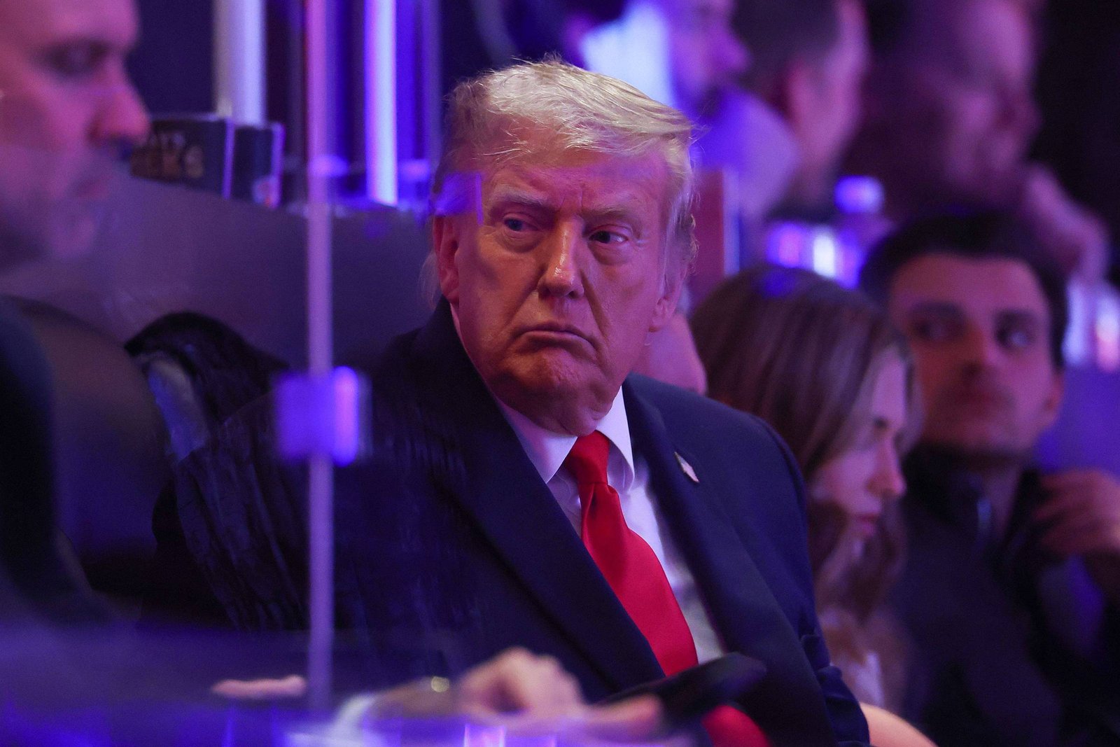 Trump afirma que Irã abateu helicóptero dos EUA e promete retaliação