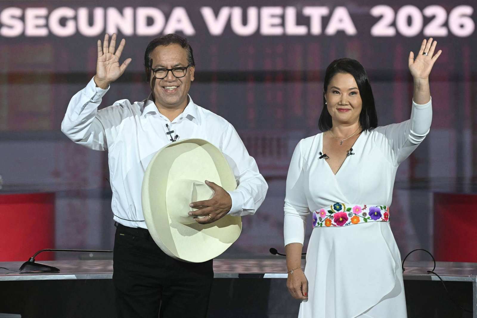 Candidato da esquerda lidera disputa presidencial no Peru, enquanto apuração se estende