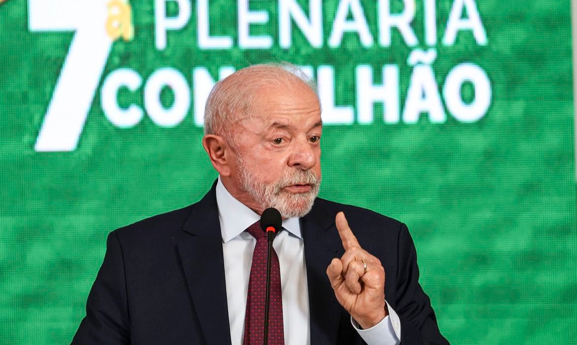 Governo planeja alertar usuários sobre devolução de celulares roubados, afirma Lula