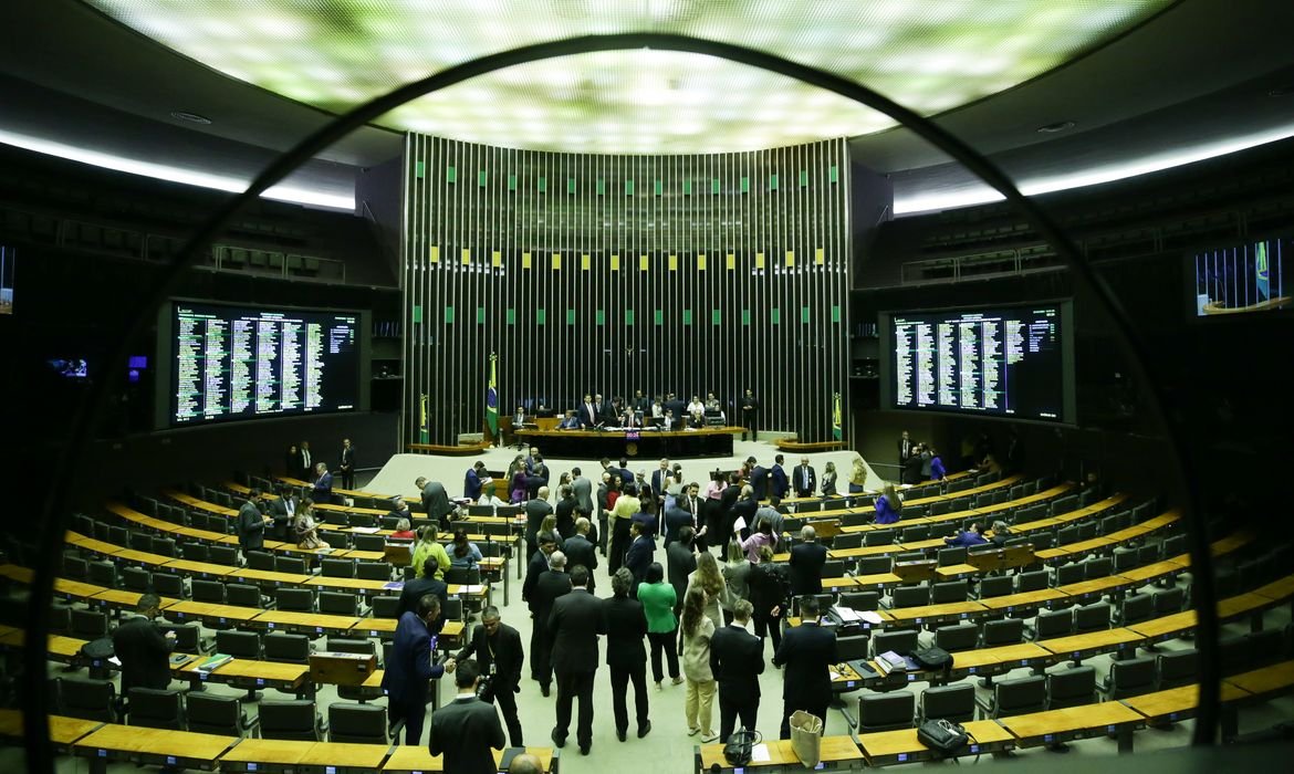 Câmara dos Deputados avança na proposta de redução da maioridade penal para 16 anos