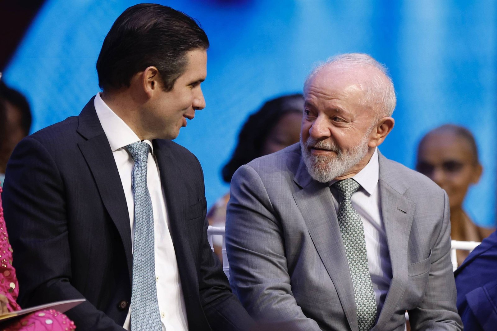 Hugo Motta avança com projeto que extingue escala 6x1, mesmo após aprovação de PEC