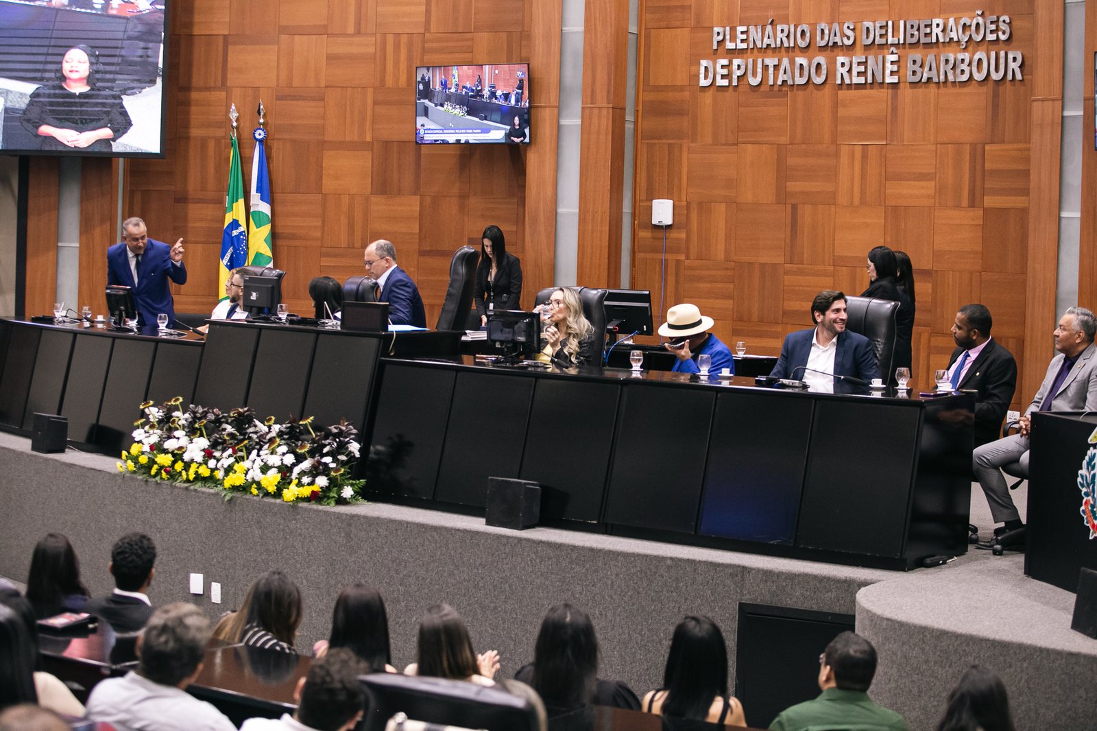 Assembleia Legislativa homenageia comerciantes e líderes DE Mato Grosso em sessão especial