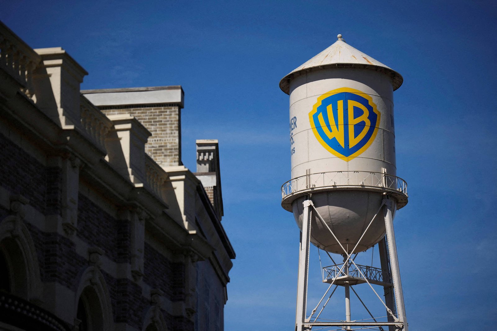 Departamento de Justiça dos EUA aprova compra da Warner Bros pela Paramount