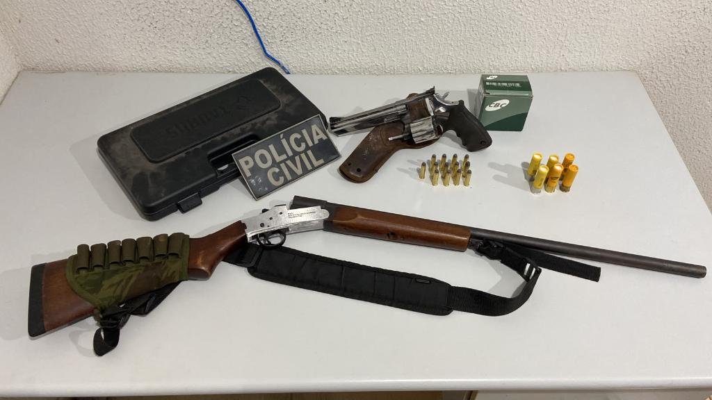 Homem é preso após ameaçar irmã e manter armas em casa em Marcelândia
