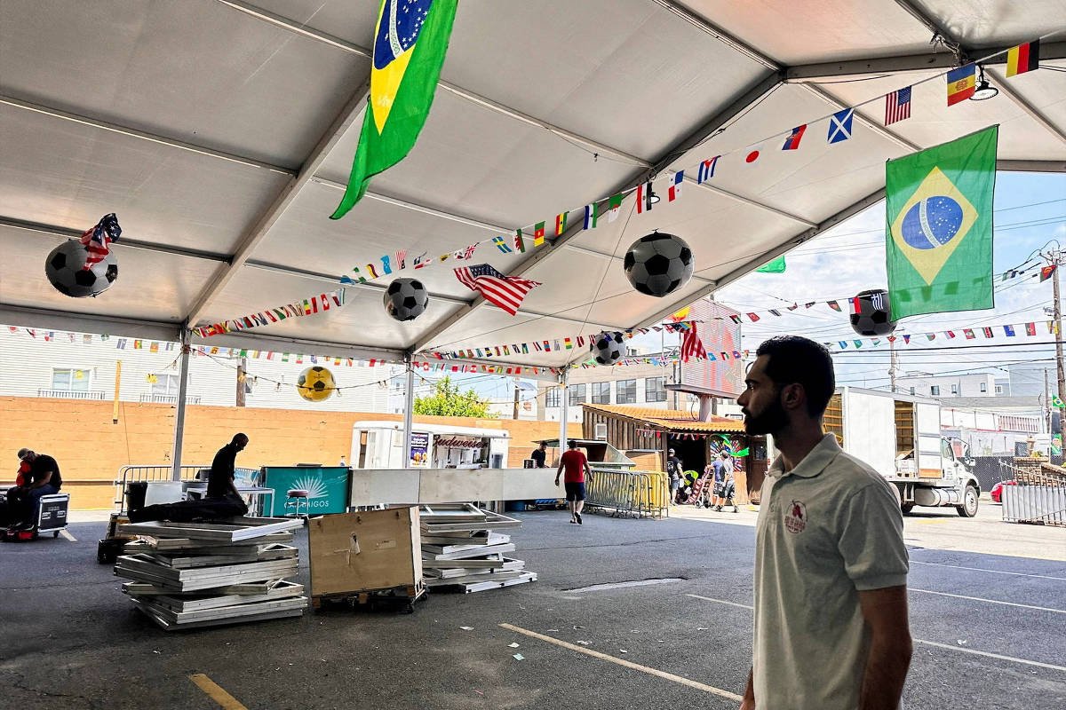 Donos de bares em Newark se preparam para a Copa do Mundo e enfrentam incertezas