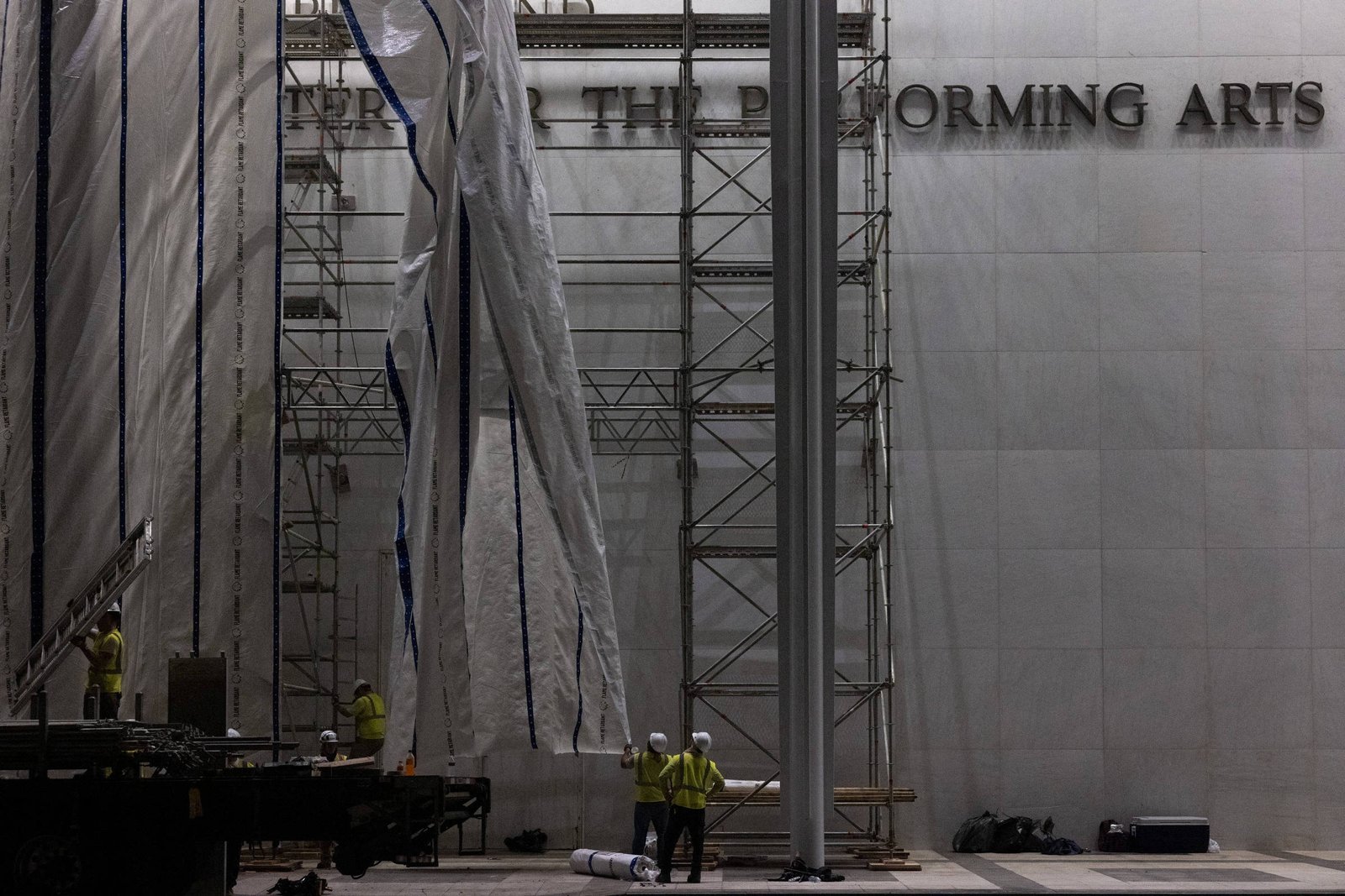 Nome de Trump é retirado da fachada do Kennedy Center após decisão judicial