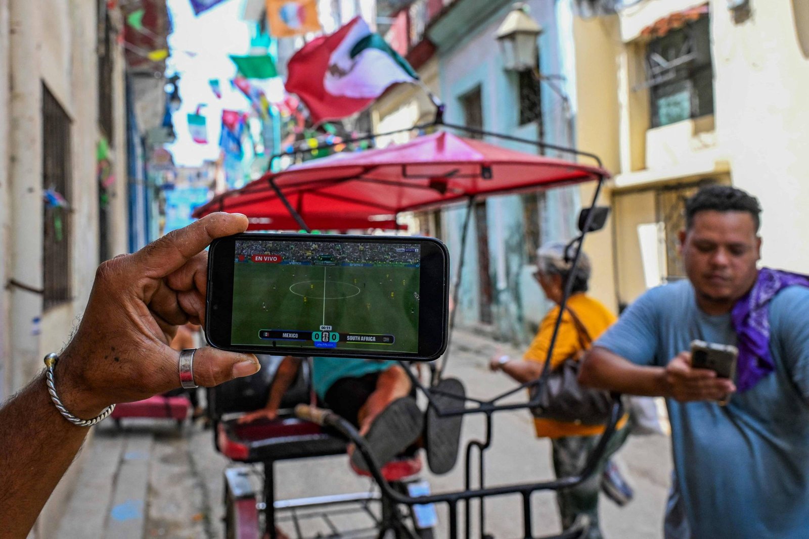 Copa do Mundo traz alívio temporário para cubanos em meio à crise