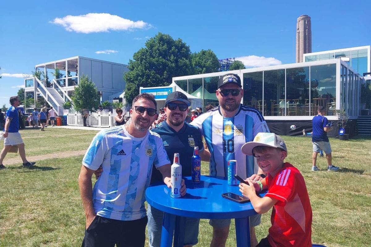 Argentinos tomam Kansas City para despedida de Messi na Copa do Mundo