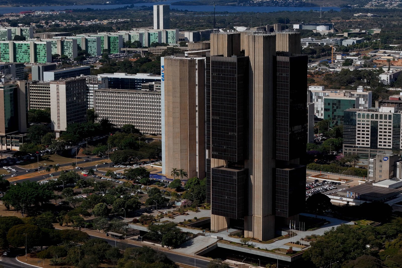 Economistas projetam inflação e Selic em alta para 2026