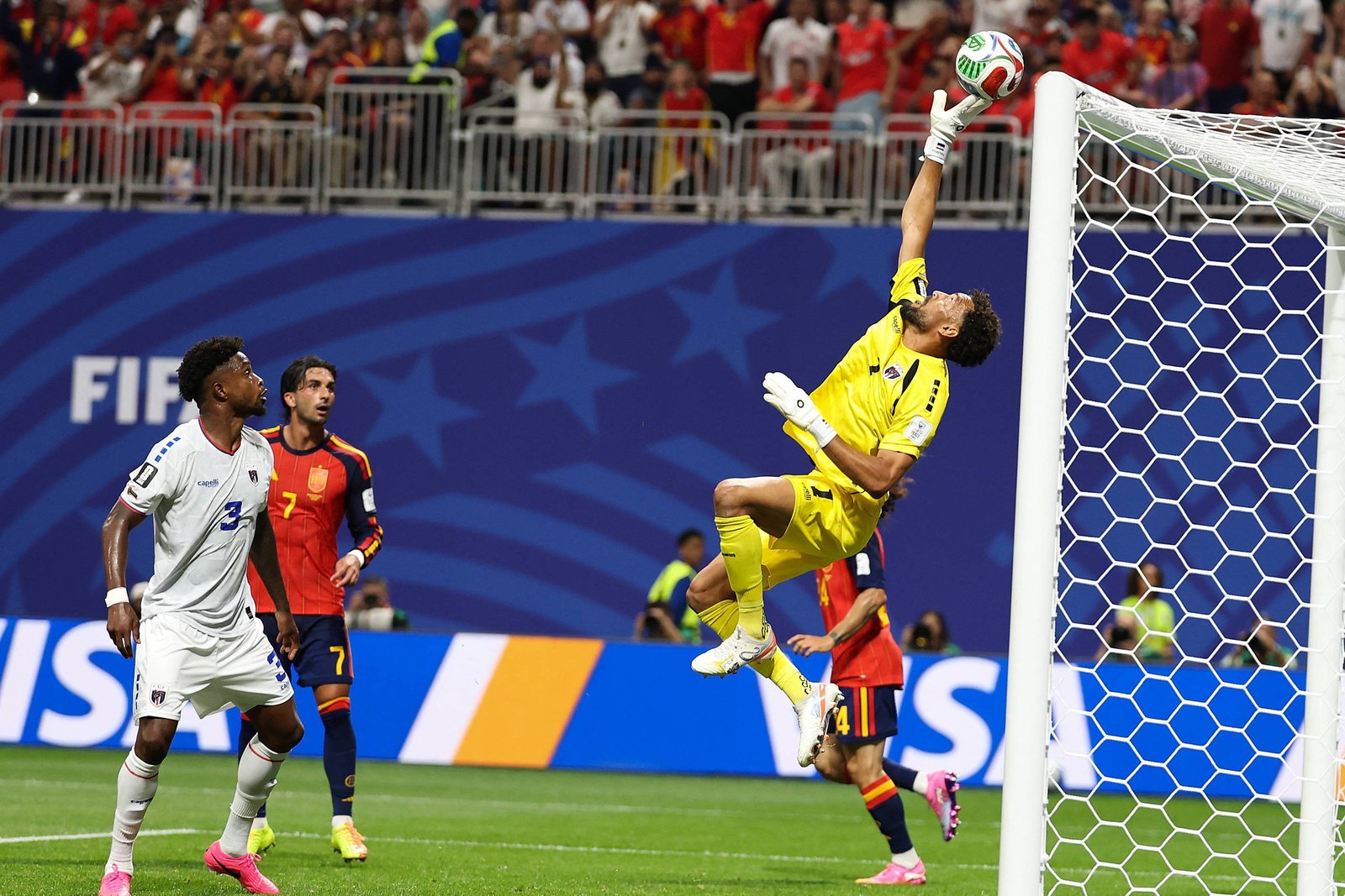 Goleiro Vozinha brilha e segura empate histórico contra a Espanha na Copa do Mundo 2026