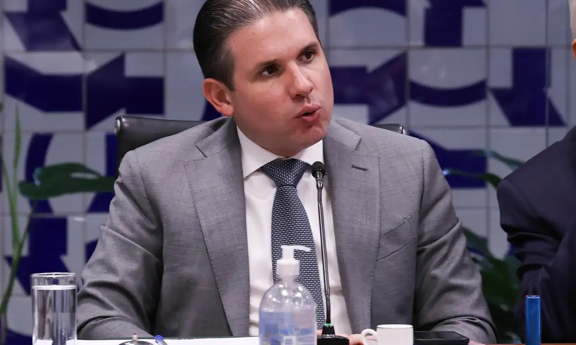 Motta convoca líderes para discutir projeto que extingue a escala 6x1