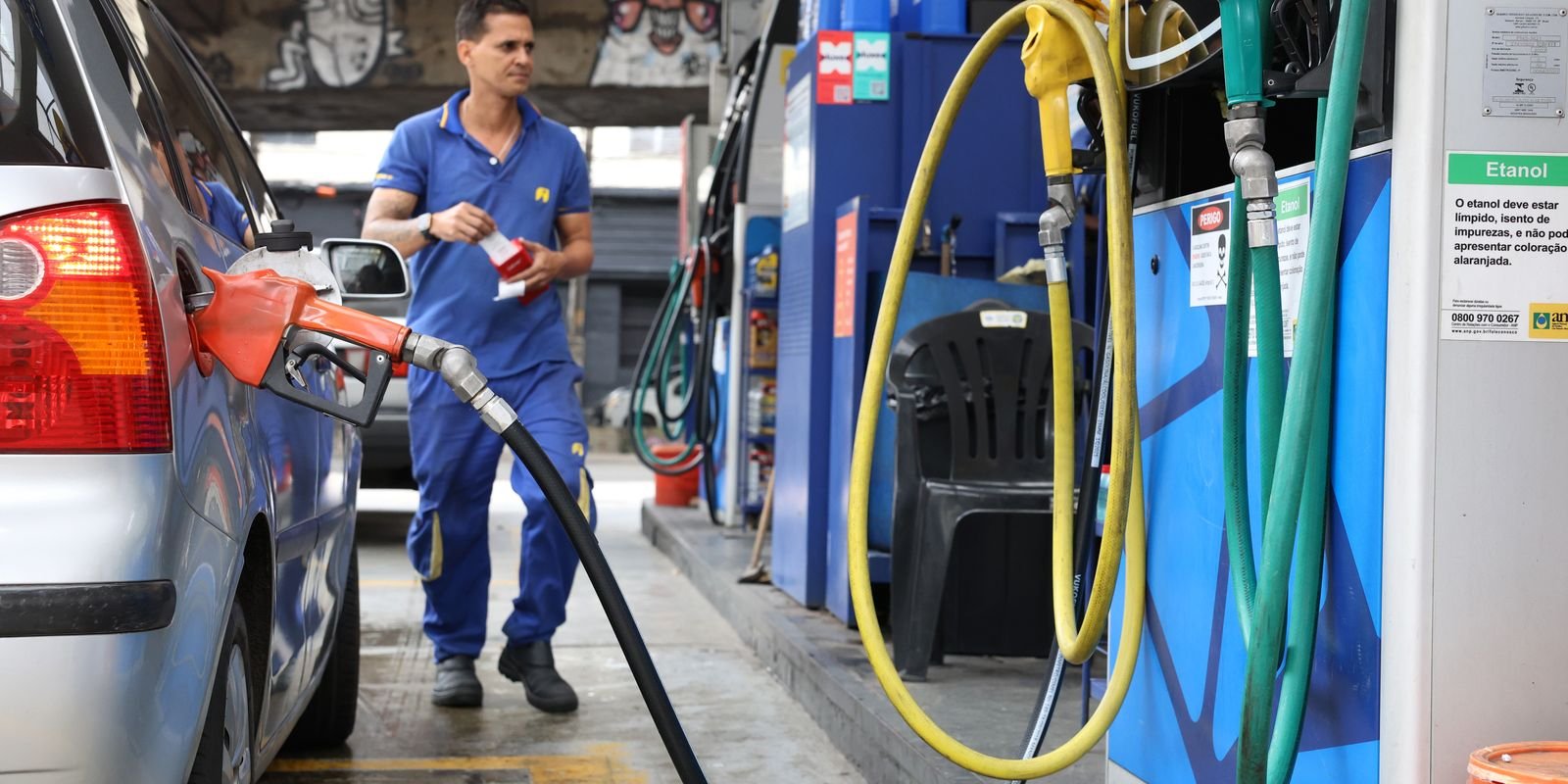 Comércio registra queda de 1,5% em abril, afetado por alta nos combustíveis