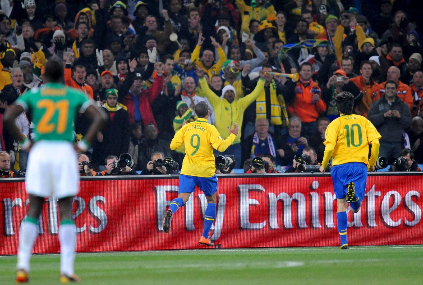 Ex-jogadores da seleção brasileira se lançam na política nas eleições de 2026