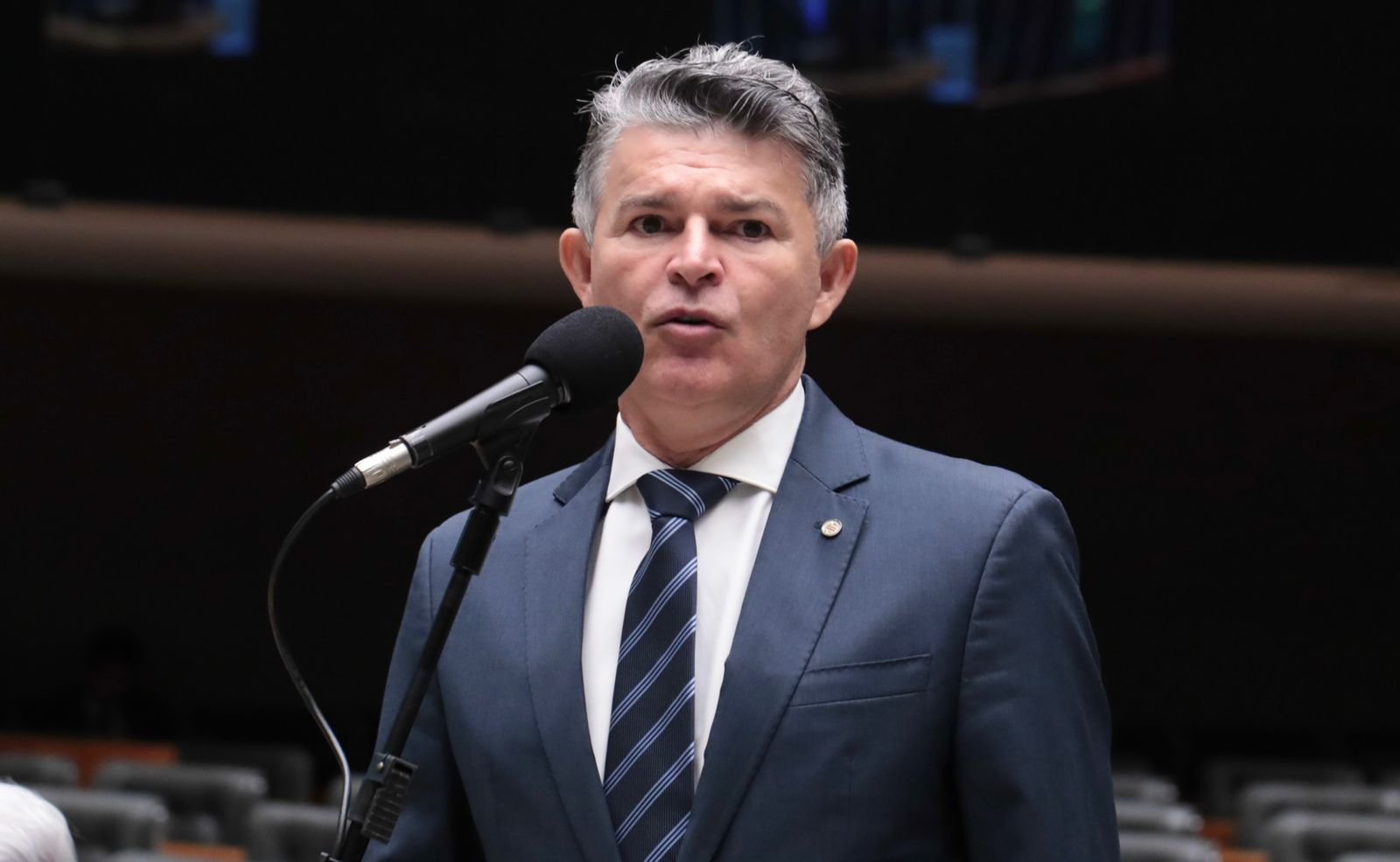Deputado José Medeiros solicita investigação da PF sobre influência de facções no setor público