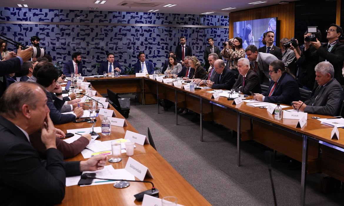 Governo retira urgência do fim da escala 6x1 e libera pauta na Câmara
