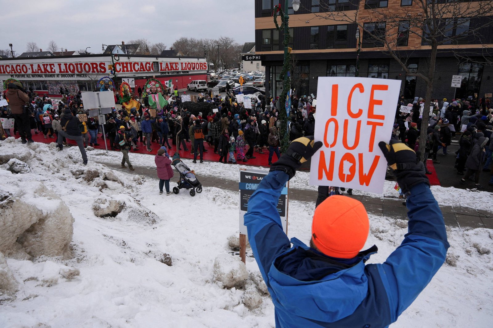 Governo Trump processa 15 manifestantes por protestos contra o ICE em Minnesota