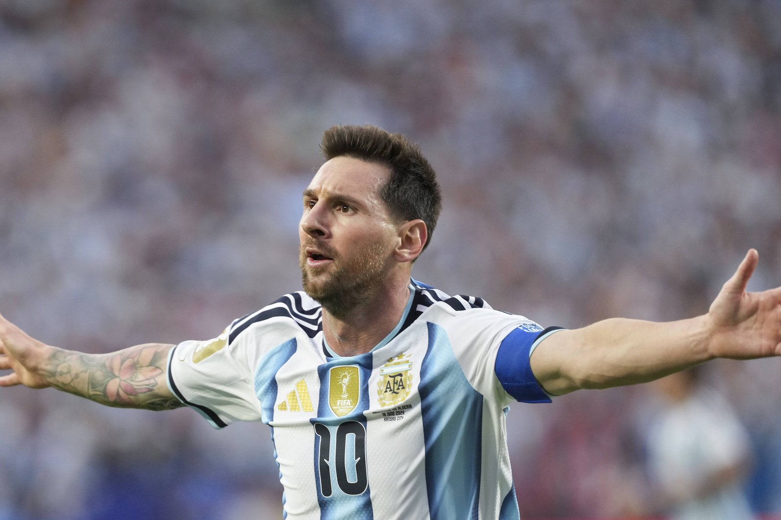 Messi brilha na estreia da Argentina e empata com Klose como maior artilheiro das Copas