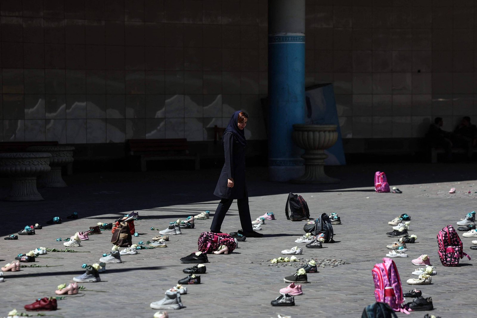EUA ainda não assumem responsabilidade após ataque a escola no Irã que deixou 175 mortos