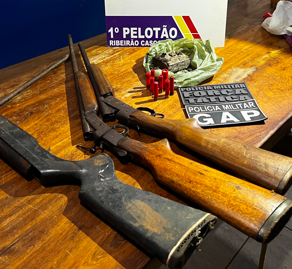 Três homens são detidos com armas e drogas em chácara de Ribeirão Cascalheira