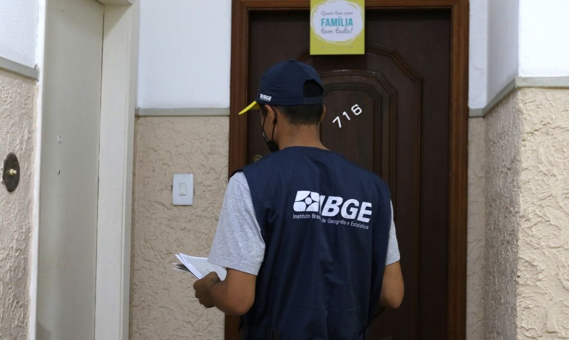 IBGE anuncia seleção para 1,4 mil vagas temporárias com inscrições até julho