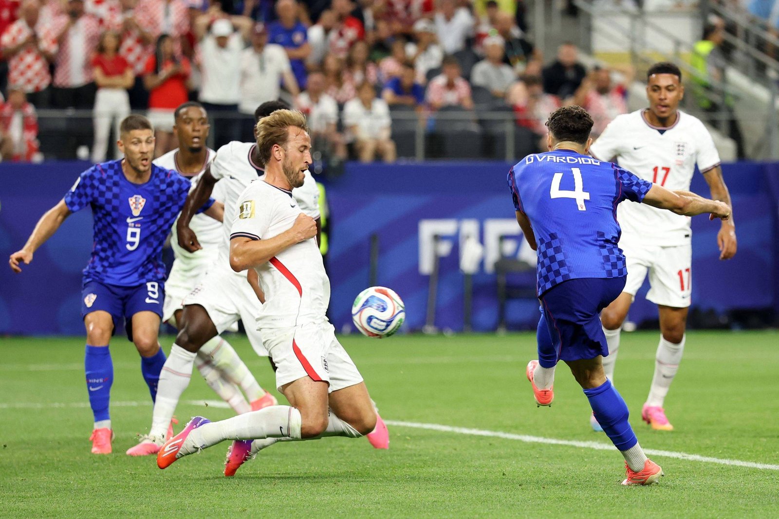 Harry Kane brilha na defesa e ataque na vitória da Inglaterra sobre a Croácia