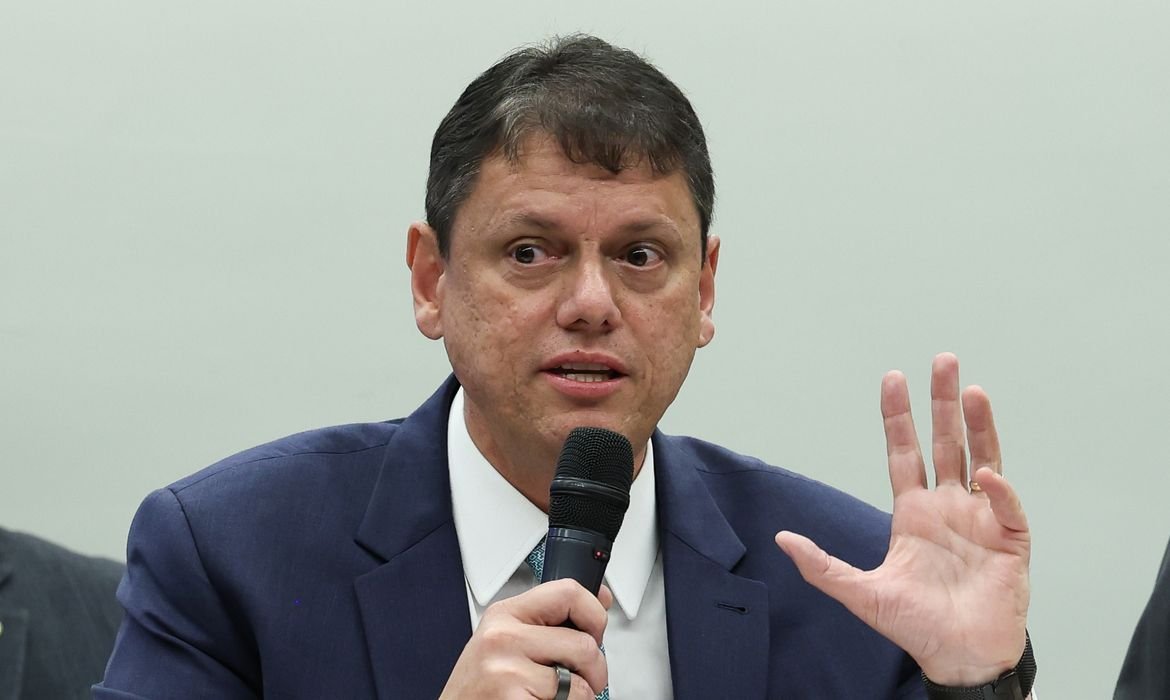TCE aprova contas do governo Tarcísio de Freitas com ressalvas em São Paulo