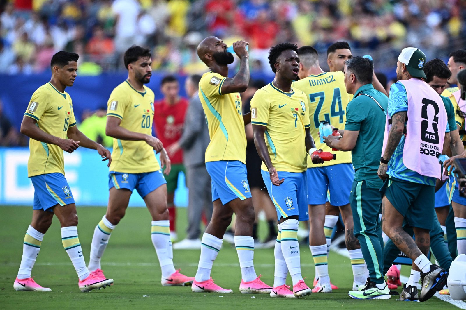 Pausas para hidratação na Copa do Mundo geram descontentamento entre jogadores e torcedores