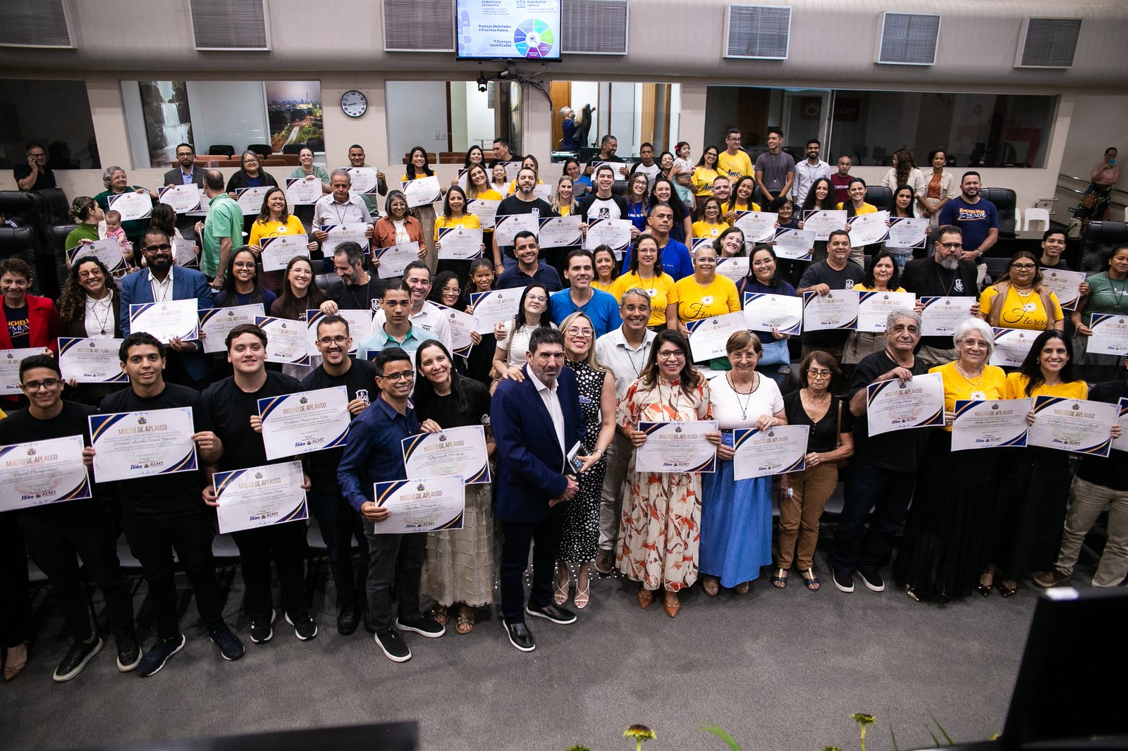 Deputado Dr. João homenageia a Missão Enchei-vos por seu trabalho social em Mato Grosso