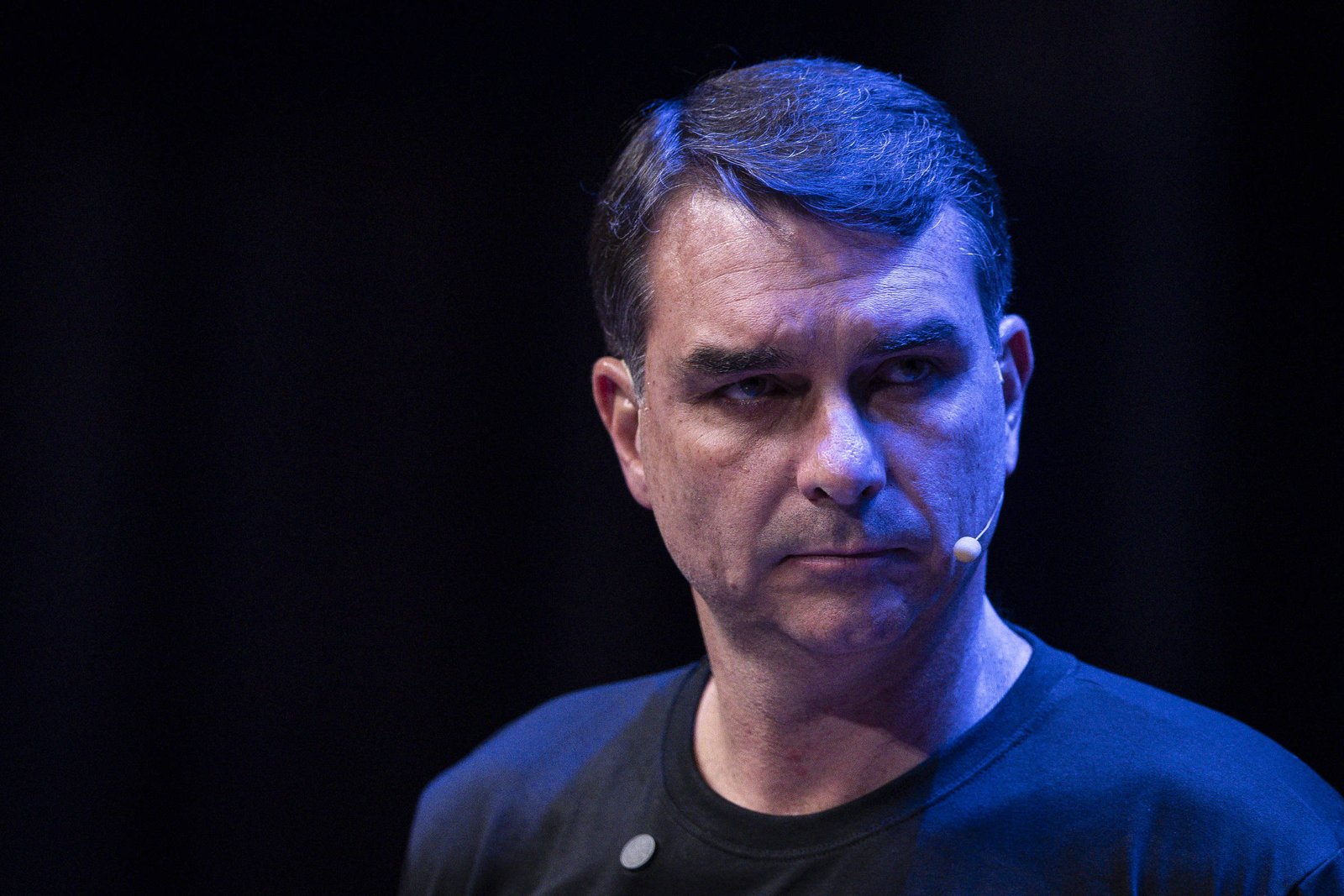 Flávio Bolsonaro rejeita reforma da Previdência e promete manter valorização do salário mínimo