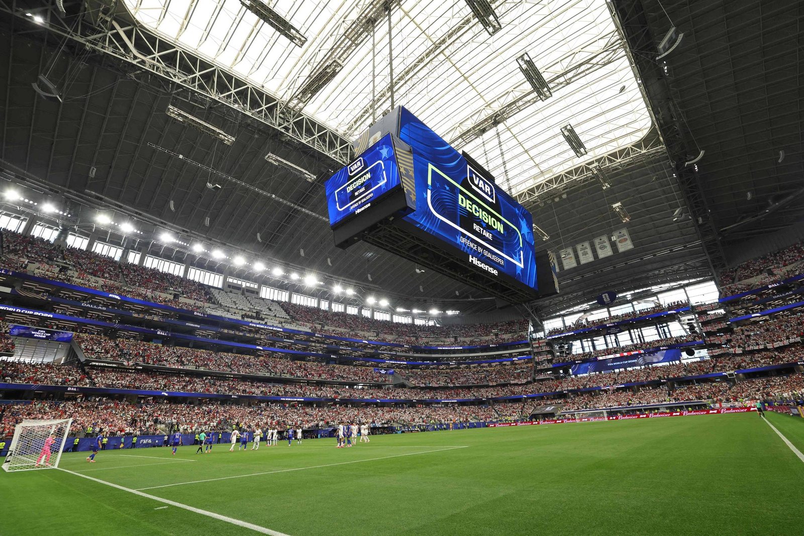 Arena da Copa do Mundo tem ar condicionado e teto retrátil para enfrentar o calor