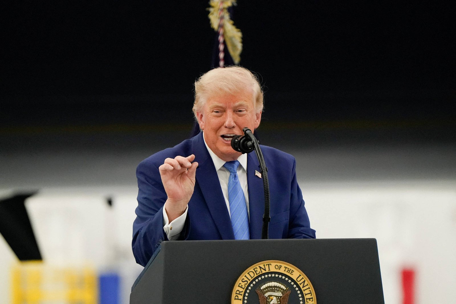 Trump propõe cobrança de pedágio no estreito de Hormuz se acordo com Irã não for alcançado