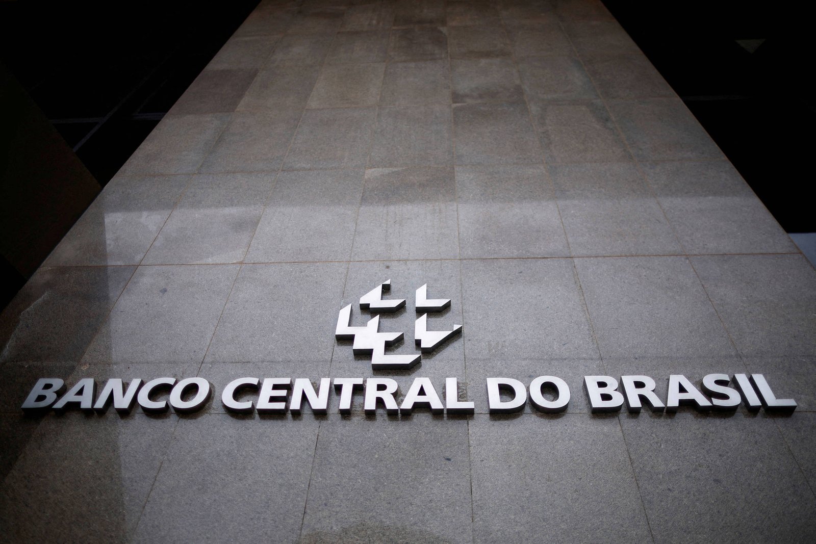 Os juros reais brasileiros estão realmente elevados?