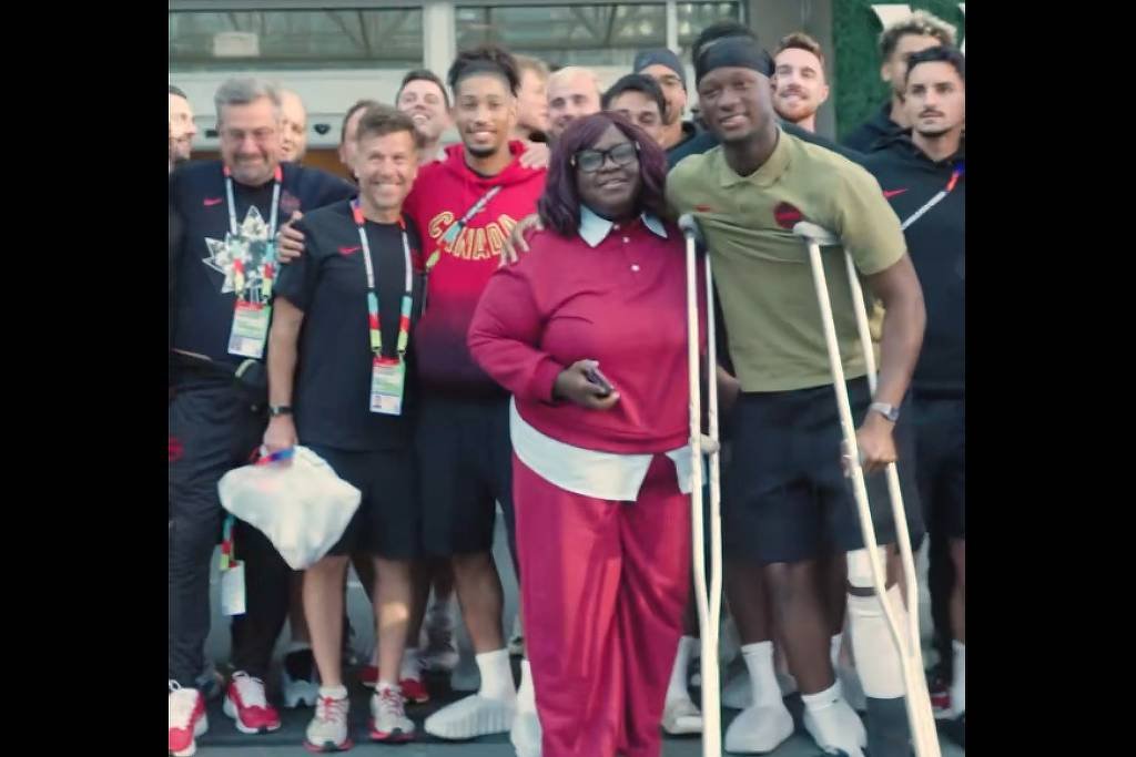 Após cirurgia, Koné é recebido como herói pela seleção canadense
