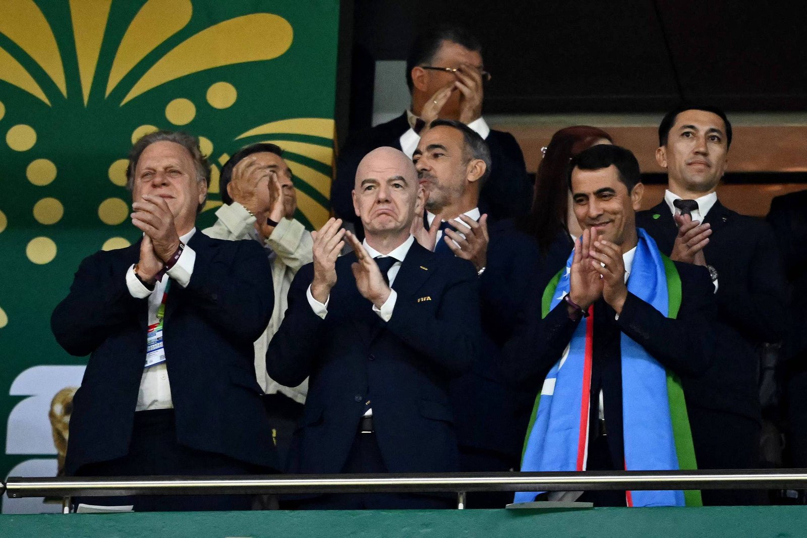 Gianni Infantino enfrenta críticas por uso de jato particular durante a Copa do Mundo