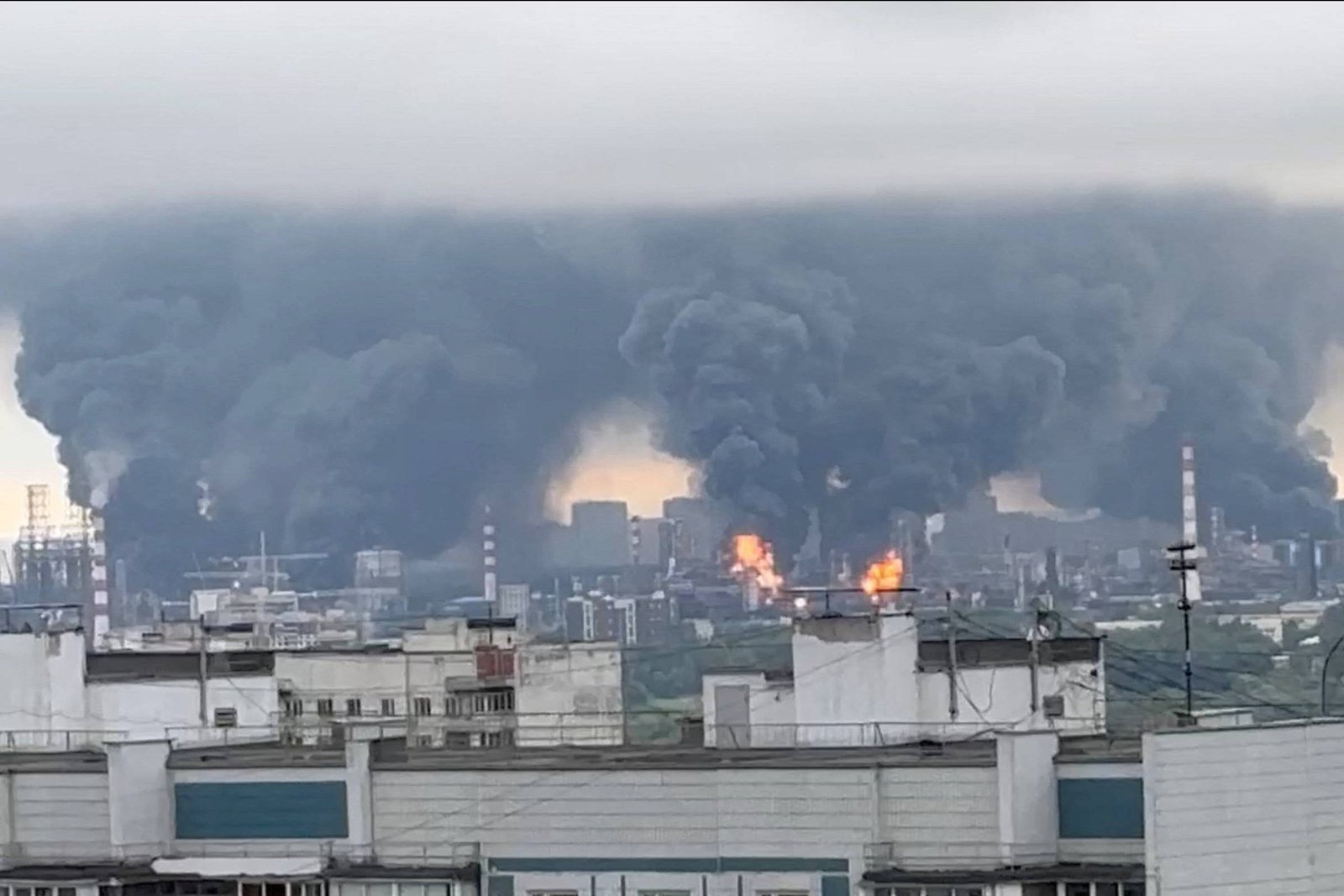 Explosão em refinaria de Moscou pode ter sido resultado de erro de defesa aérea