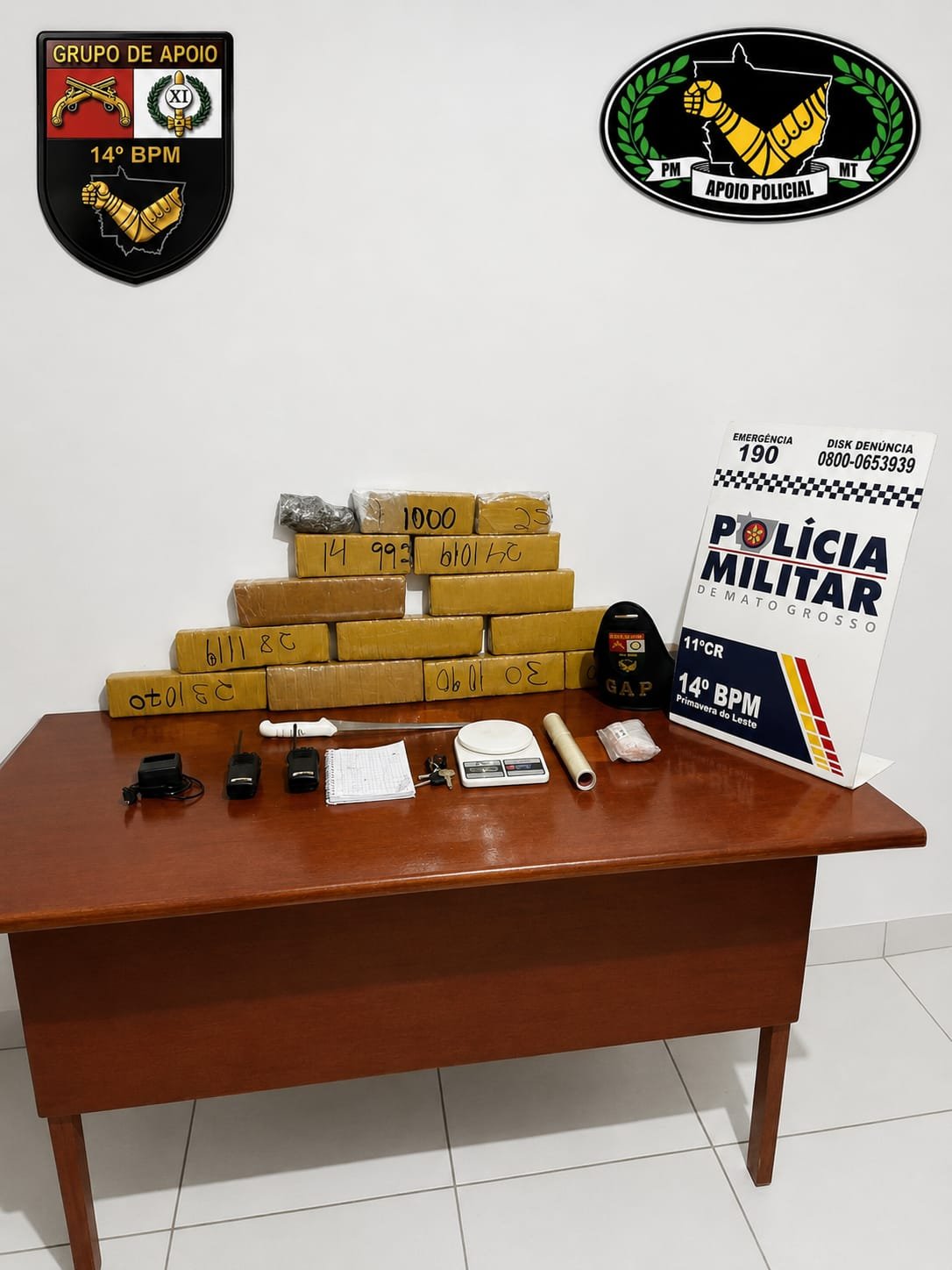 Dois homens são detidos com 12 tabletes de maconha após perseguição em Primavera do Leste