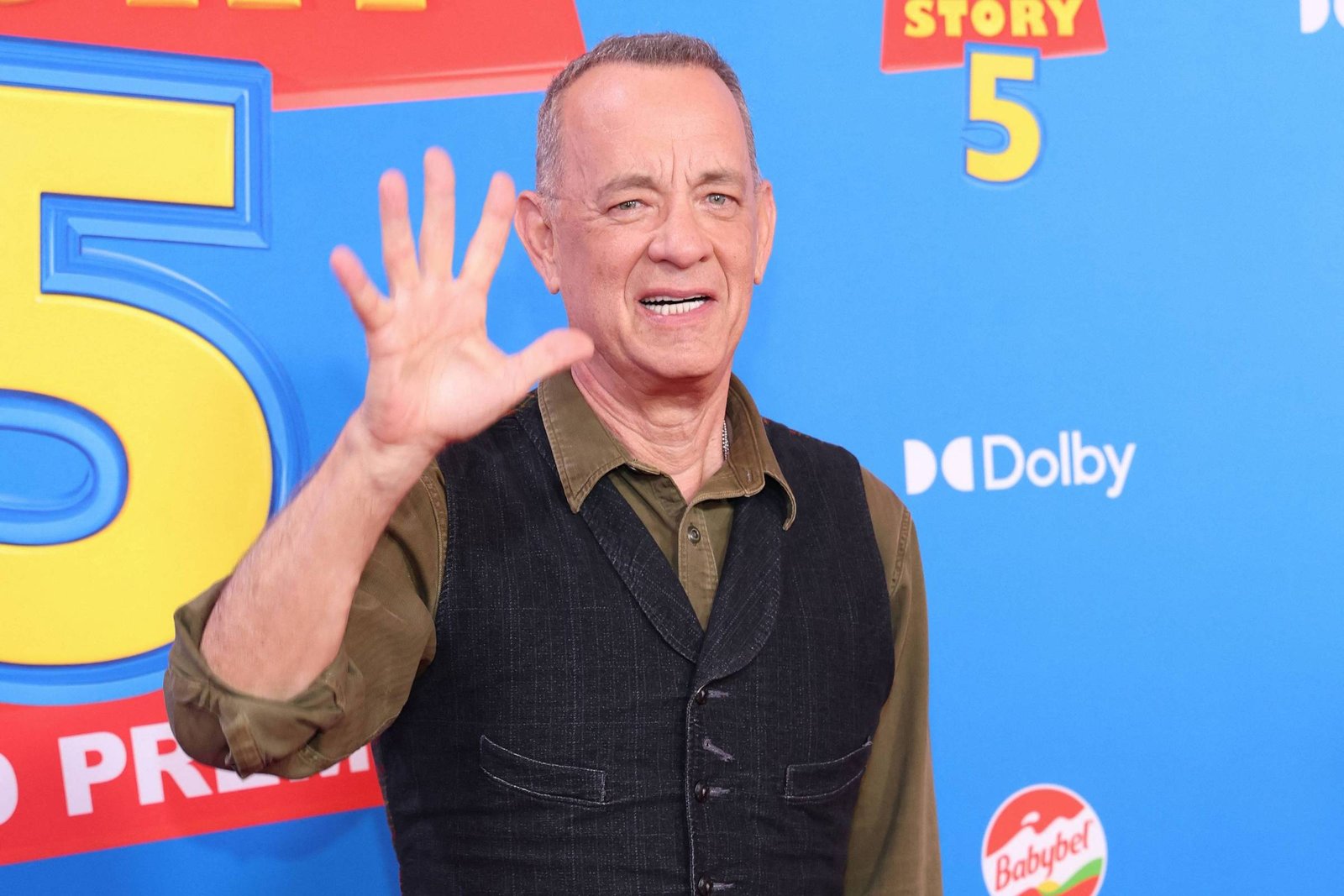 Tom Hanks confirma retorno a 'Toy Story 6' com ressalvas sobre inteligência artificial