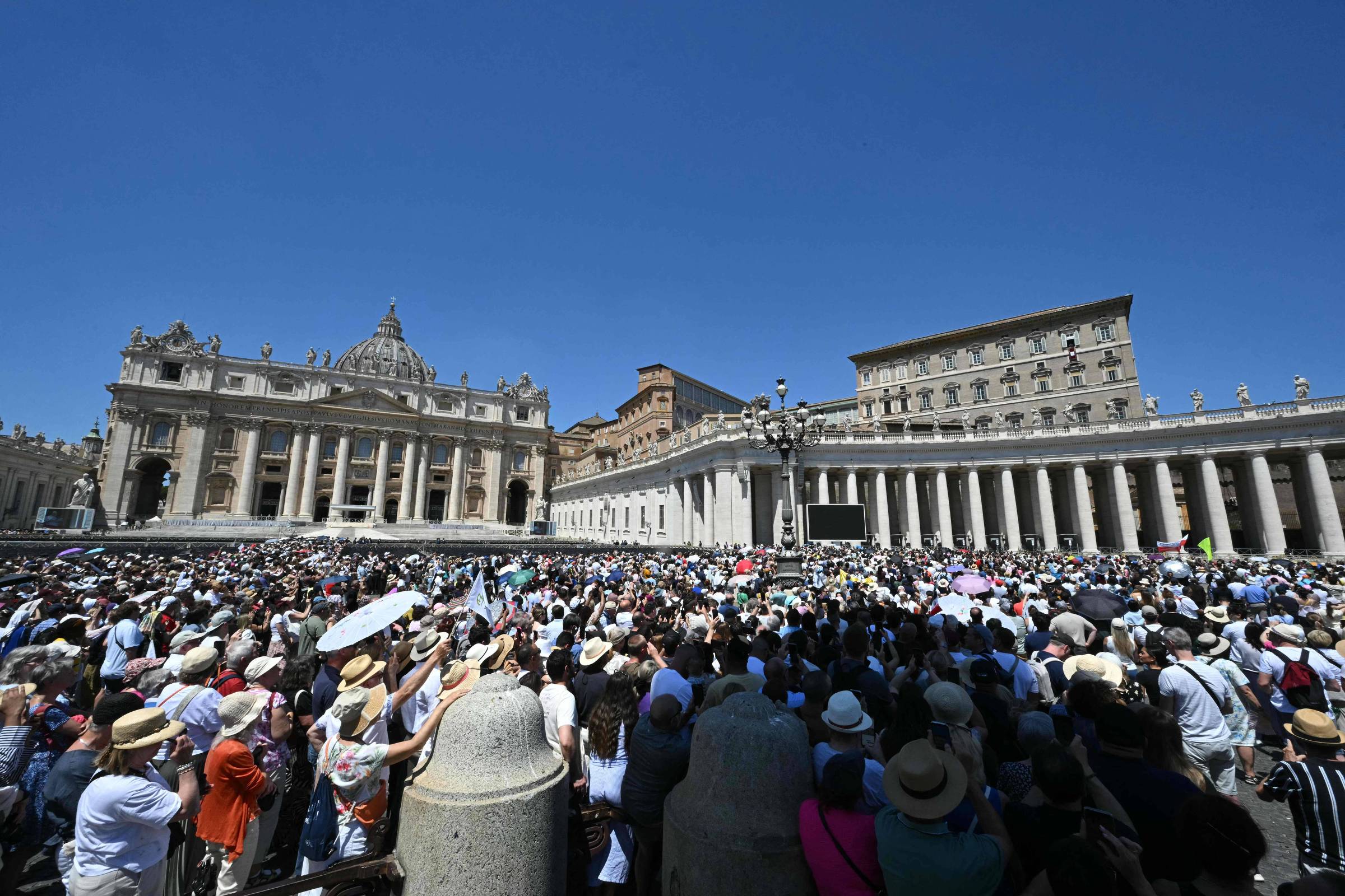 Vaticano reafirma doutrina e descarta proposta de mulheres pregarem em missas