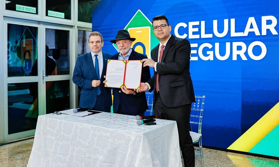 Lula lança plataforma para combater roubos de celulares e vendas ilegais