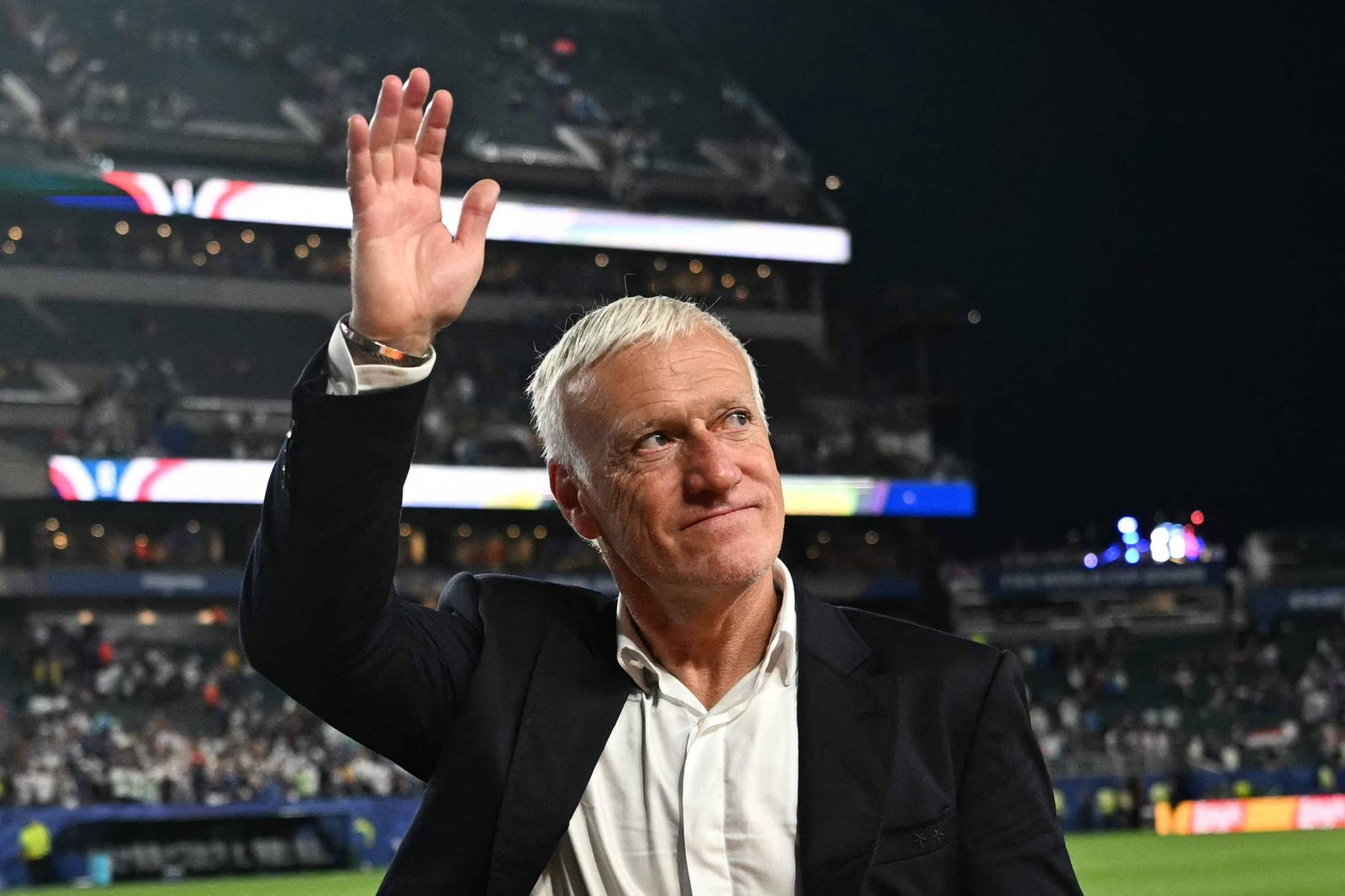 Deschamps retorna à França após falecimento da mãe e não comandará a seleção contra a Noruega