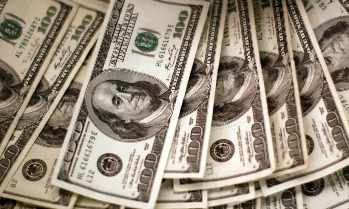 Dólar atinge R$ 5,18 e registra maior valor desde março