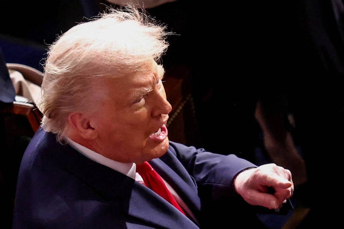 Trump critica Senado por limitar poderes militares no Irã