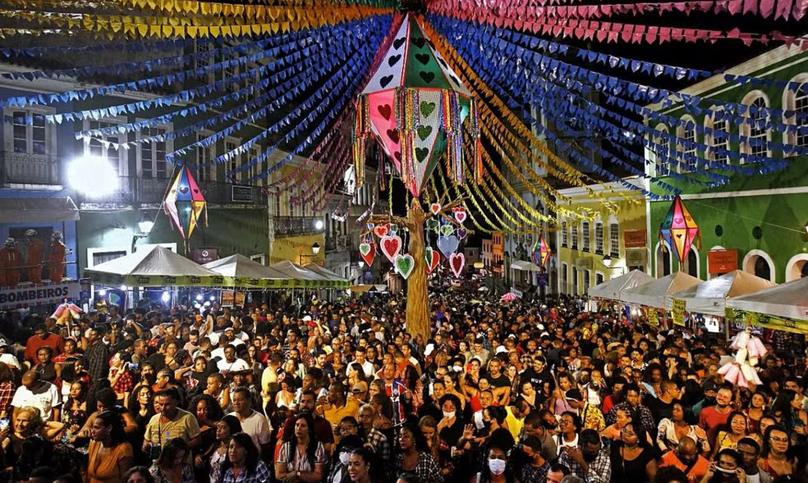 Festa de São João agita o Nordeste com tradições e atrações musicais