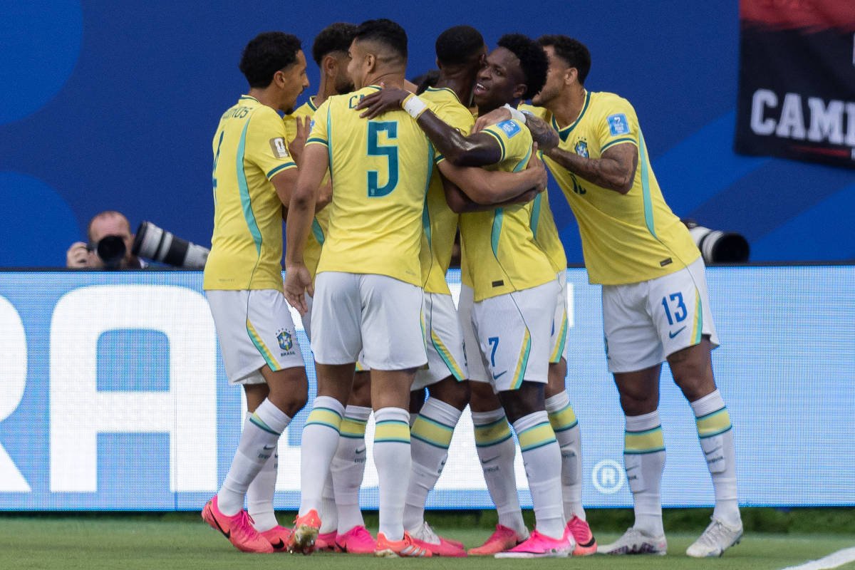 Brasil goleia Escócia e avança ao mata-mata da Copa com liderança do grupo
