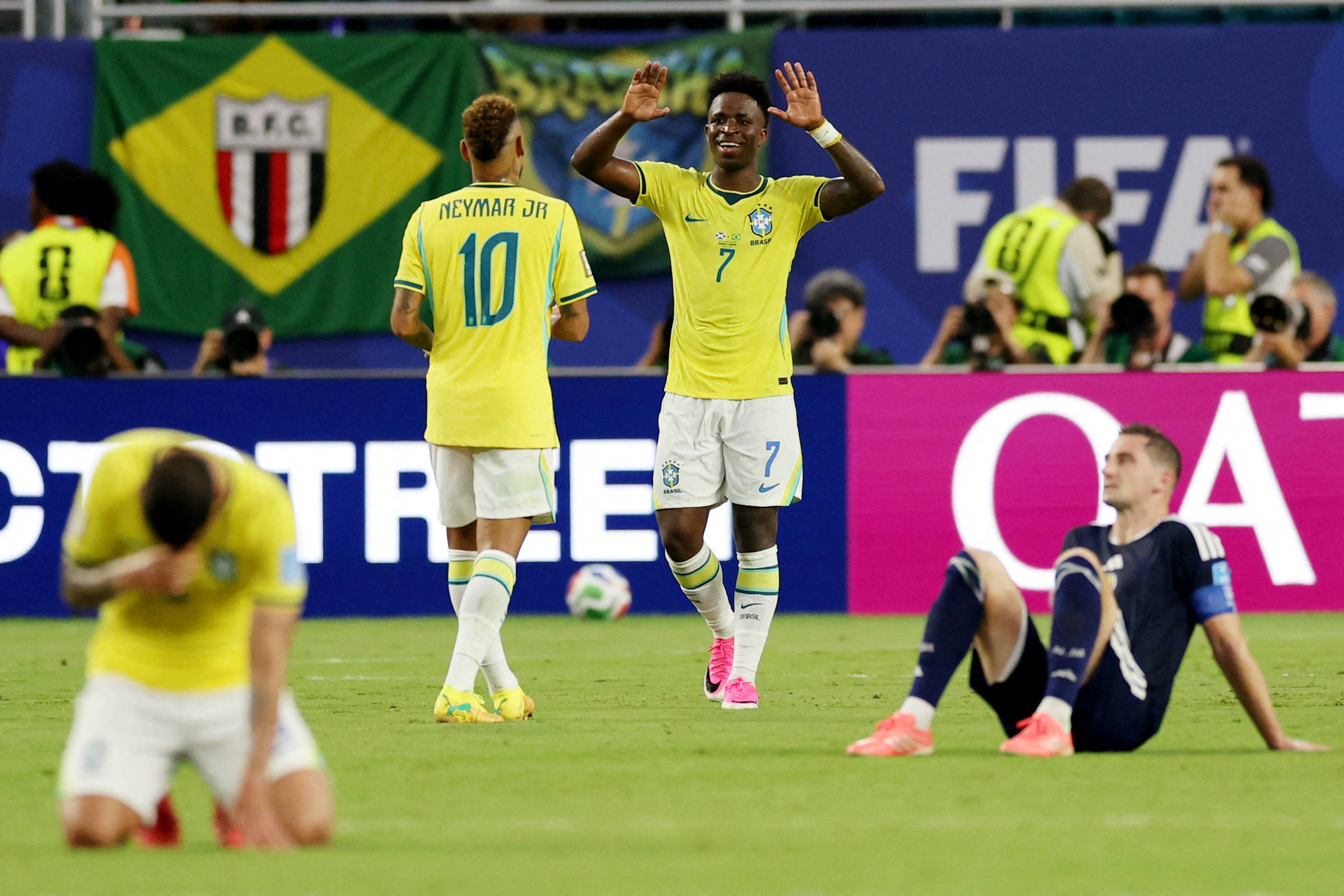 Jogadores da seleção brasileira destacam evolução durante a Copa do Mundo